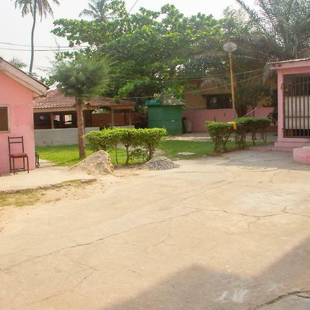Pink Hostel Accra Esterno foto