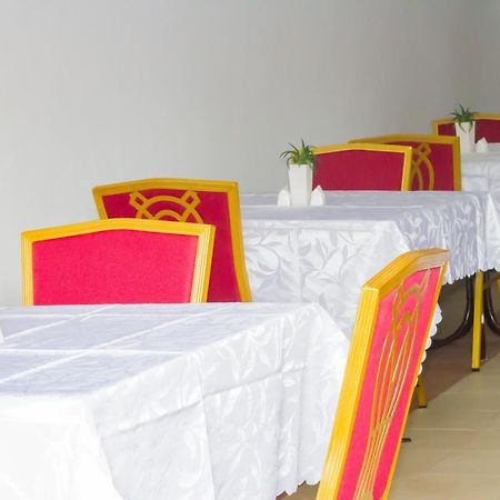 Pink Hostel Accra Esterno foto