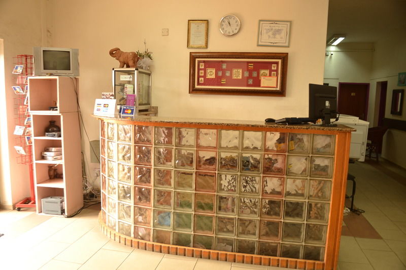 Pink Hostel Accra Esterno foto