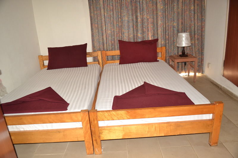 Pink Hostel Accra Esterno foto