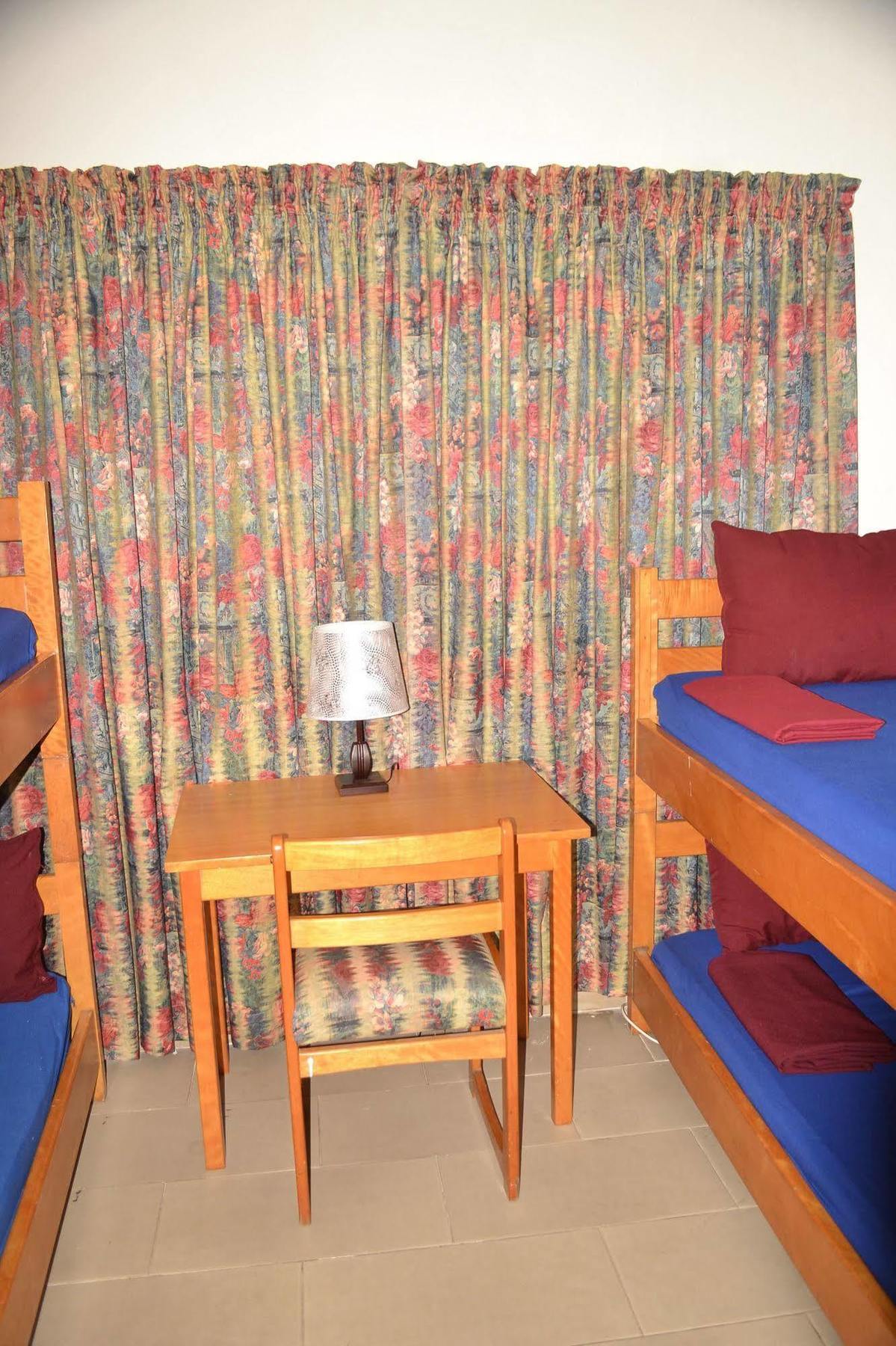 Pink Hostel Accra Esterno foto