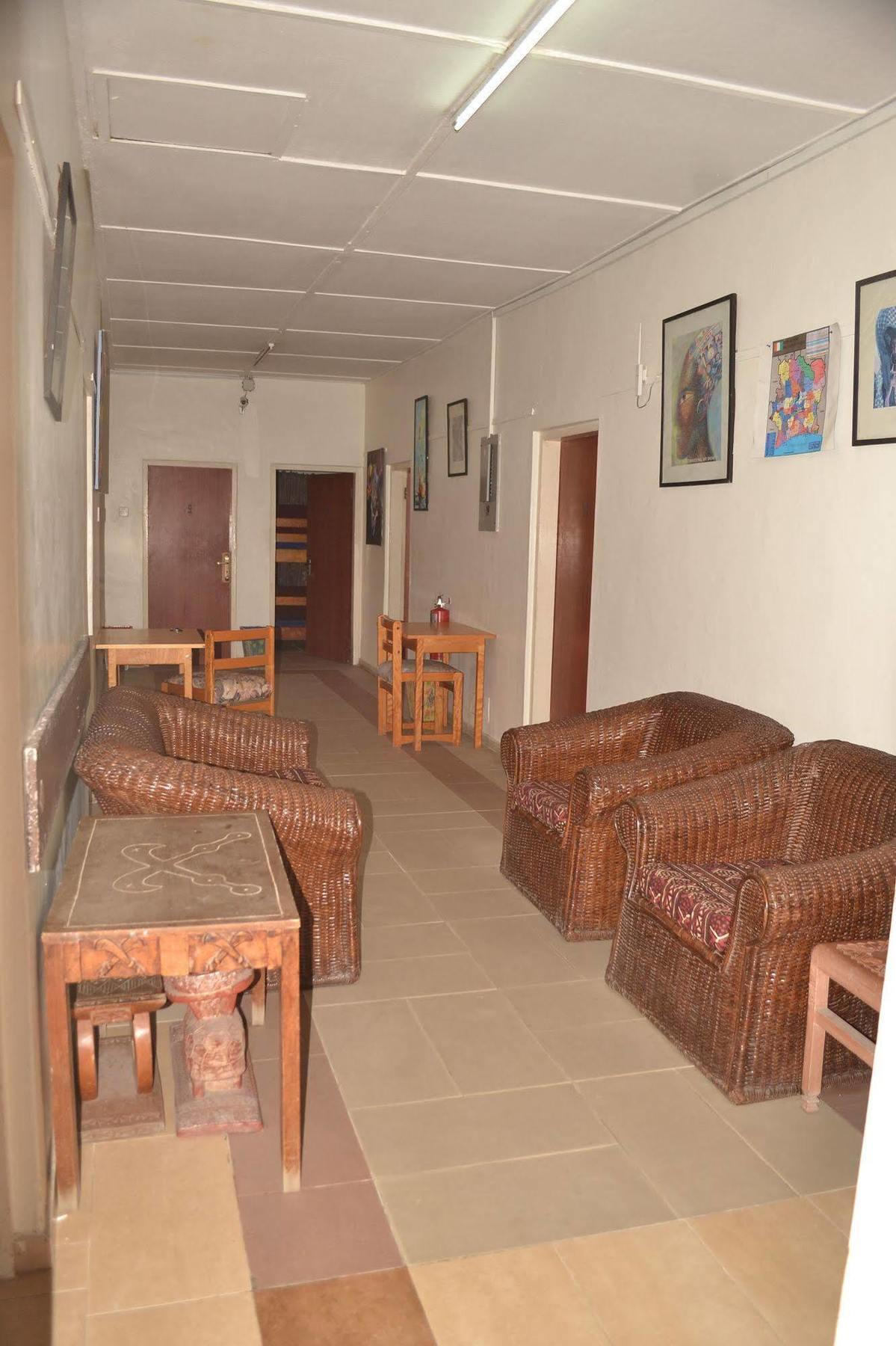 Pink Hostel Accra Esterno foto