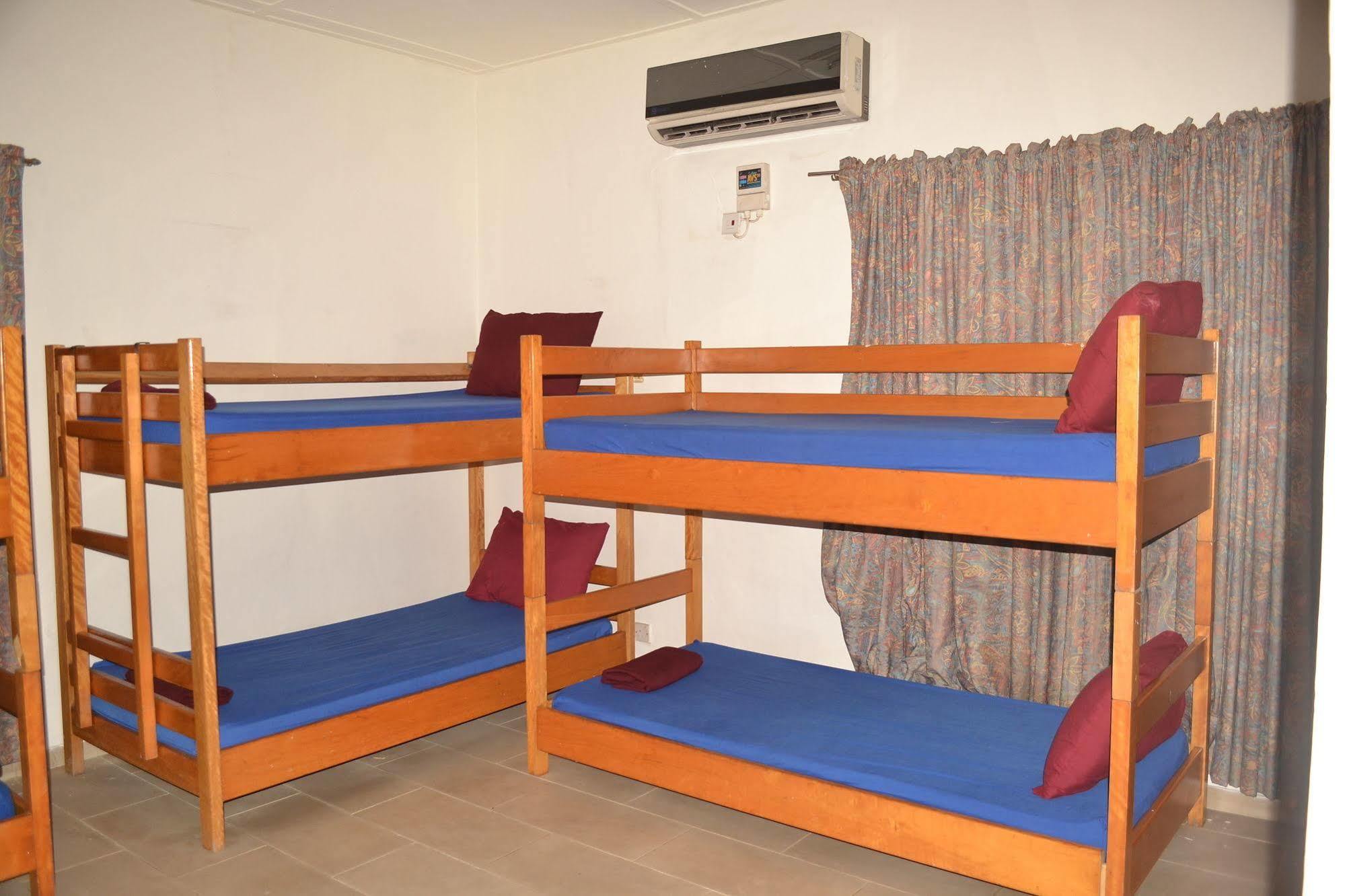 Pink Hostel Accra Esterno foto