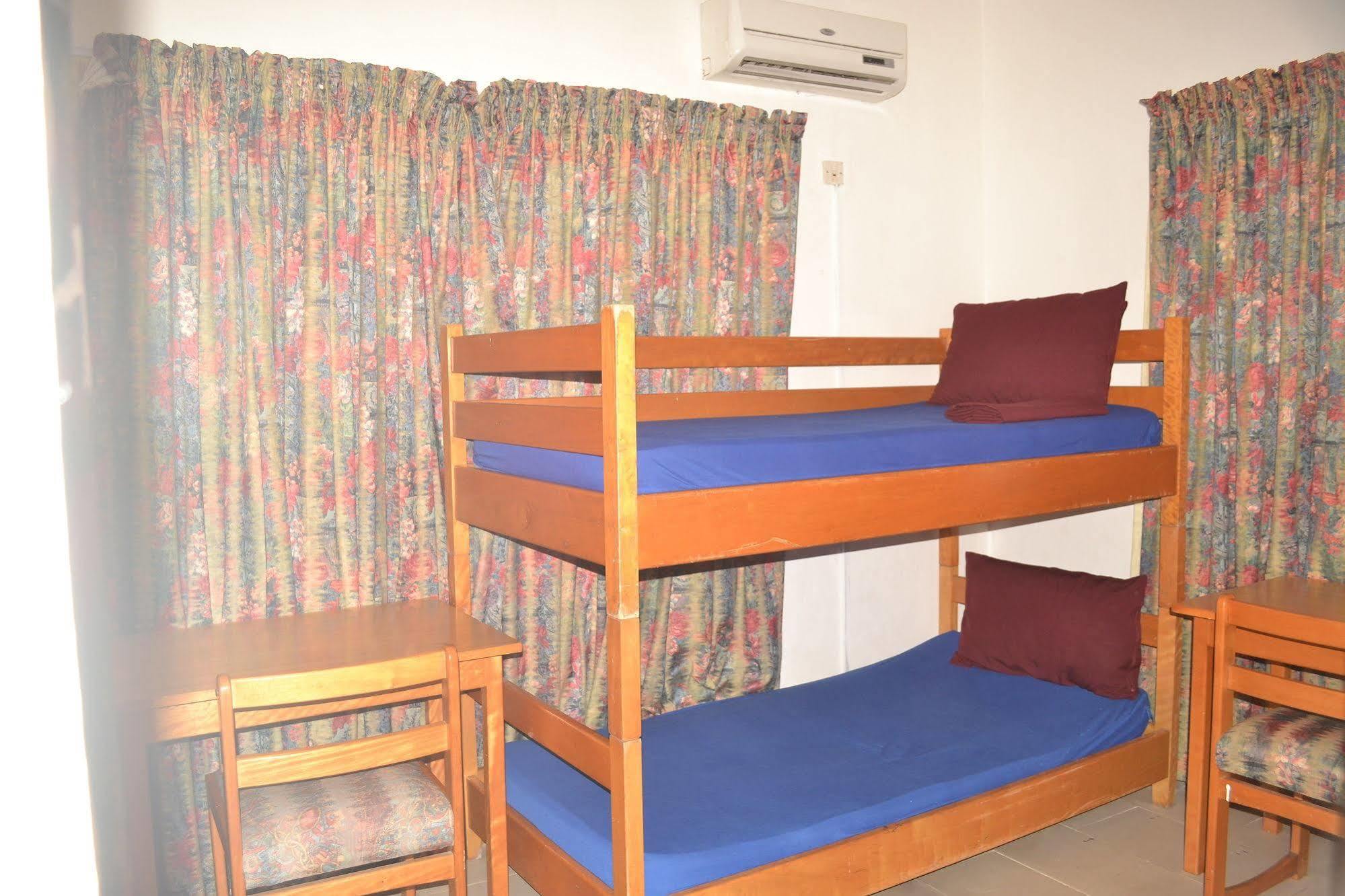 Pink Hostel Accra Esterno foto