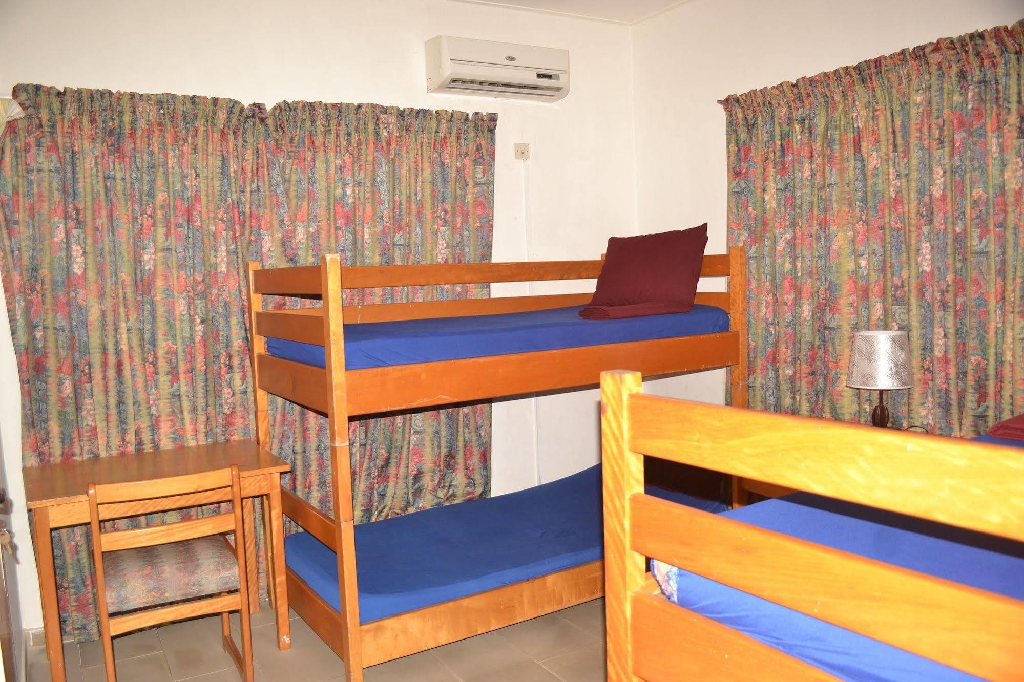 Pink Hostel Accra Esterno foto