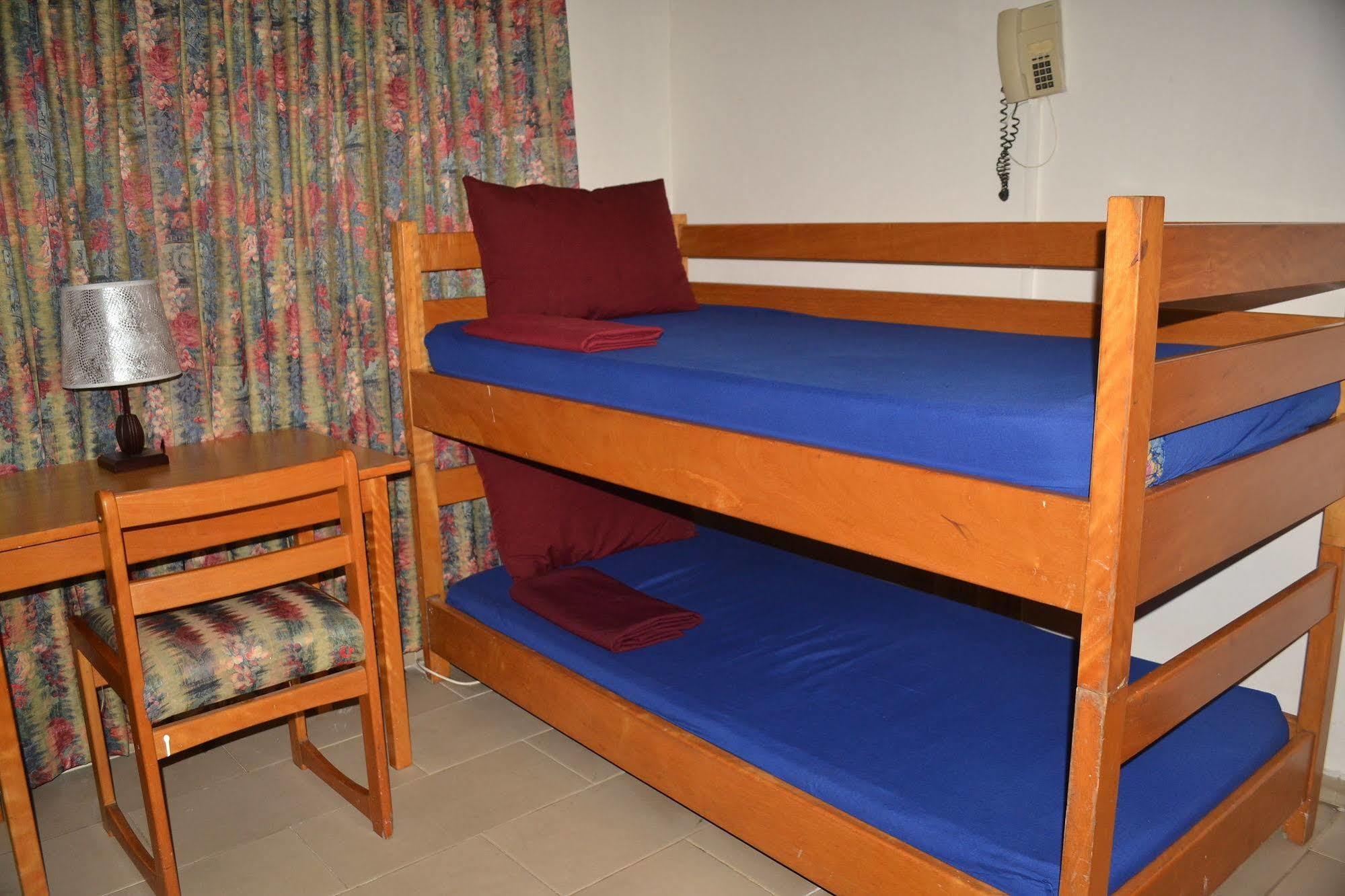 Pink Hostel Accra Esterno foto