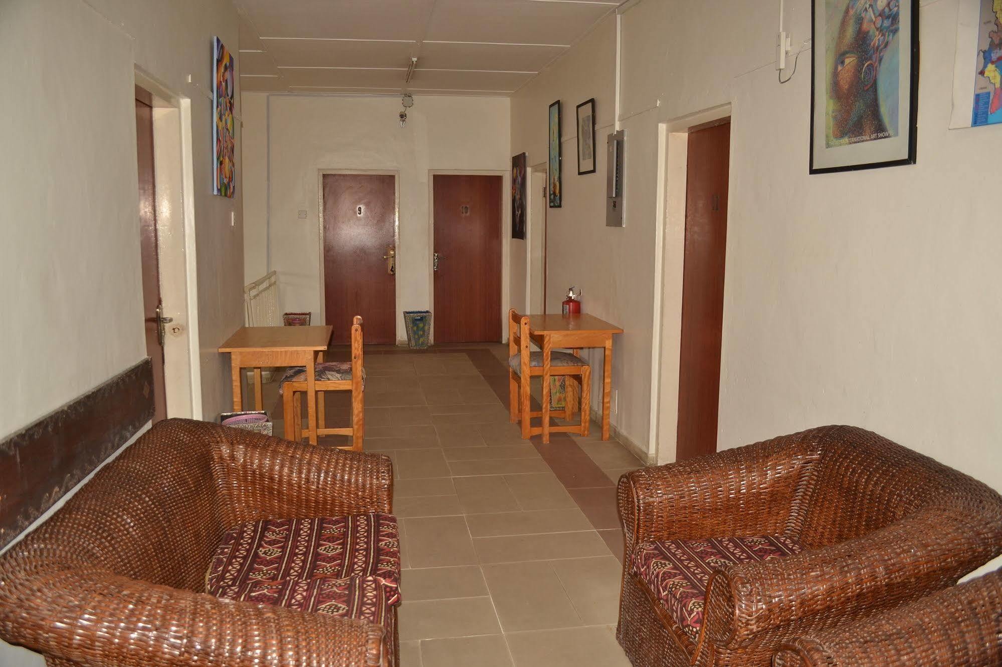 Pink Hostel Accra Esterno foto