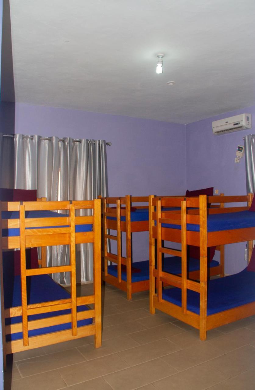 Pink Hostel Accra Esterno foto