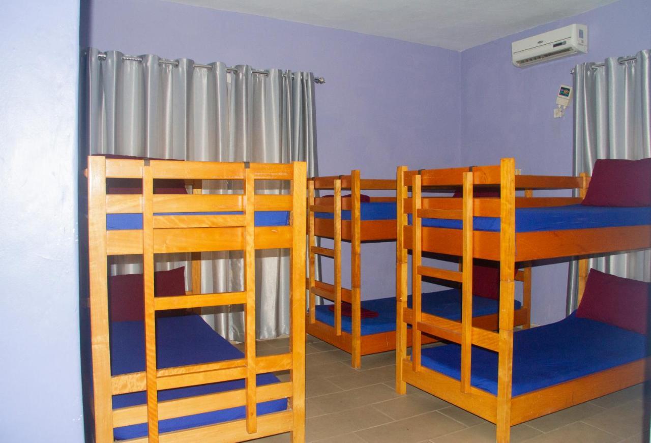 Pink Hostel Accra Esterno foto
