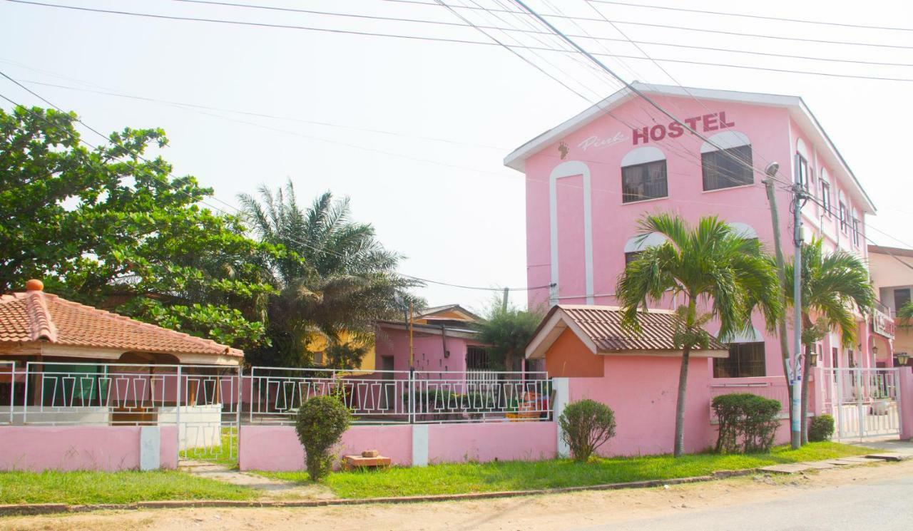 Pink Hostel Accra Esterno foto