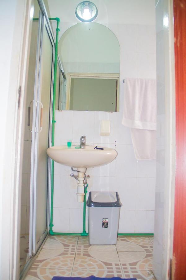 Pink Hostel Accra Esterno foto