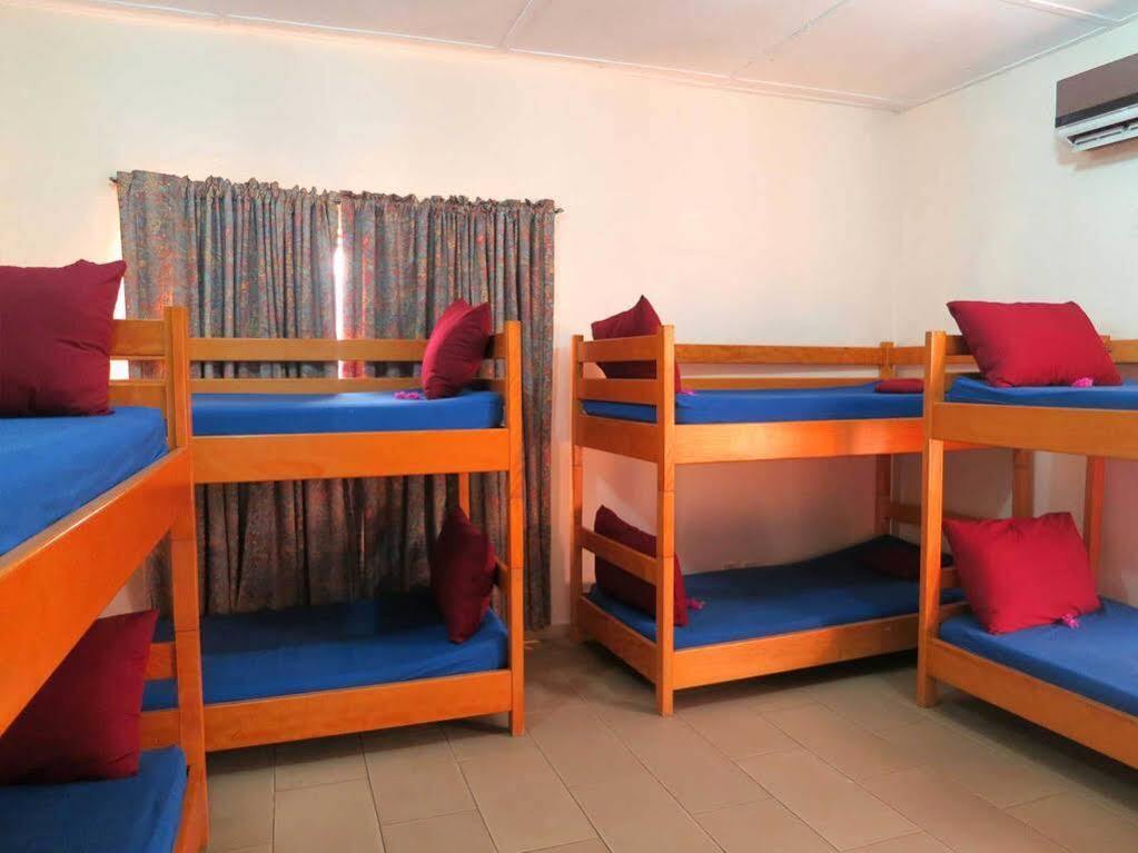 Pink Hostel Accra Esterno foto
